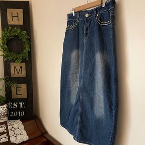 SOLD•{Out Jeans}• Jean Skirt